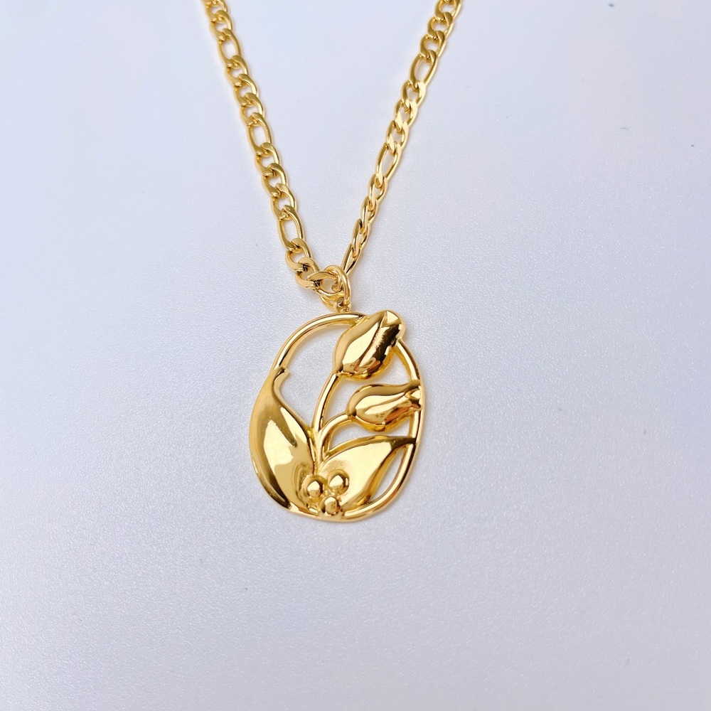 Roses Round Pendant Figaro Chain 18K Real Gold Plated Necklace
